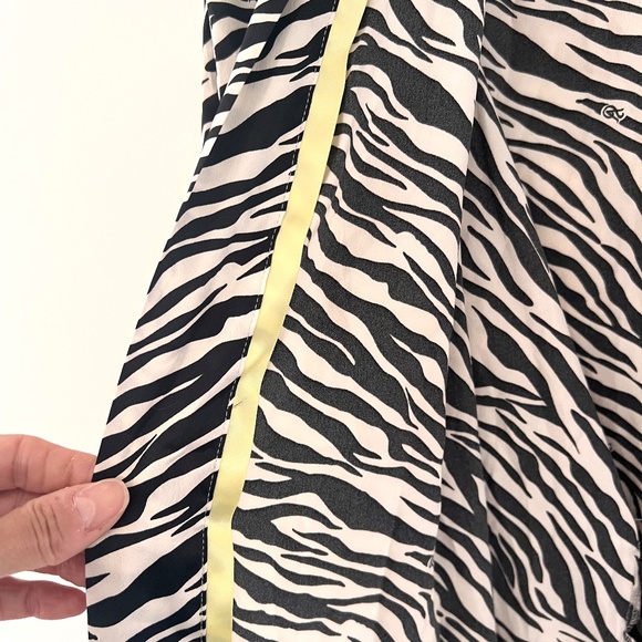 Victoria's Secret Zebra Shorty Kimono style robe Black White Poly Silk ONE SIZE - Picture 6 of 11